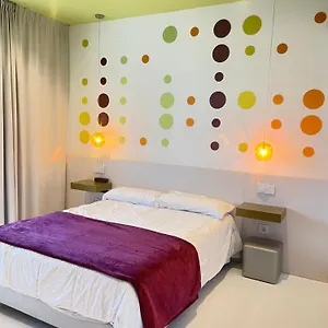 https://lahola-glam-suites.1costadelsol.com